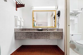 Super 8 by Wyndham Baton Rouge/I-10