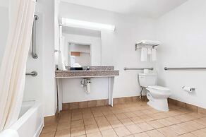 Super 8 by Wyndham Baton Rouge/I-10