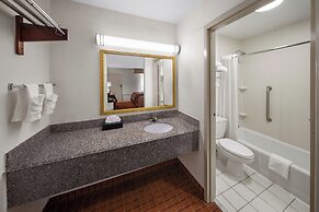 Super 8 by Wyndham Baton Rouge/I-10