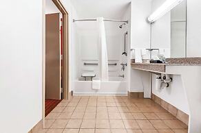 Super 8 by Wyndham Baton Rouge/I-10