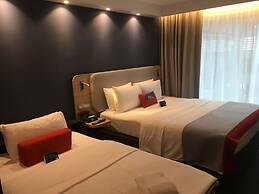 Holiday Inn Express Zurich Airport, an IHG Hotel