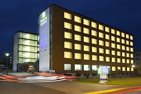 Holiday Inn Express Zurich Airport by IHG
