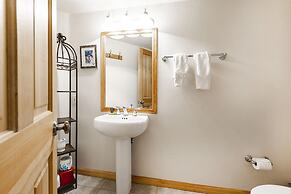 The Caledonian by All Seasons Resort Lodging