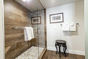 The Caledonian by All Seasons Resort Lodging