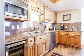 The Caledonian by All Seasons Resort Lodging