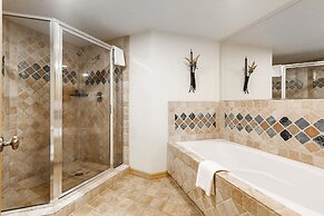 The Caledonian by All Seasons Resort Lodging