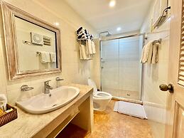 Coco Grove Beach Resort