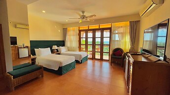 Coco Grove Beach Resort