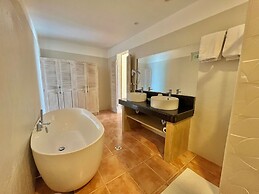 Coco Grove Beach Resort