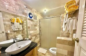 Coco Grove Beach Resort