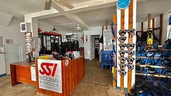 Coco Grove Beach Resort