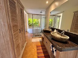 Coco Grove Beach Resort