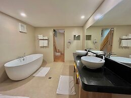 Coco Grove Beach Resort