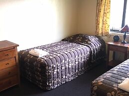 Woodlands Motels and Apartments