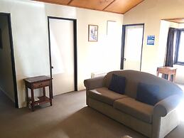 Woodlands Motels and Apartments