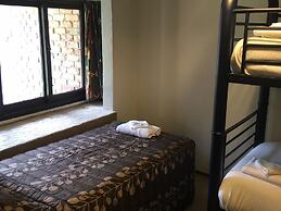 Woodlands Motels and Apartments