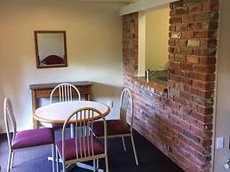 Woodlands Motels and Apartments