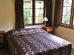 Woodlands Motels and Apartments