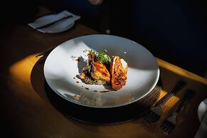 No5 Boutique Art Hotel by Mantis