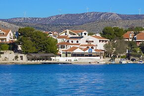 Pansion Zlatna Ribica