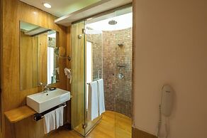 O Hotel Goa, Candolim Beach