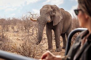 Tuningi Safari Lodge