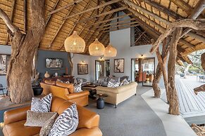 Tuningi Safari Lodge