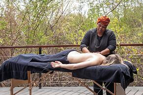 Tuningi Safari Lodge