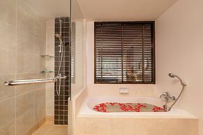 The Briza Beach Resort Khaolak