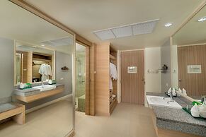 The Briza Beach Resort Khaolak