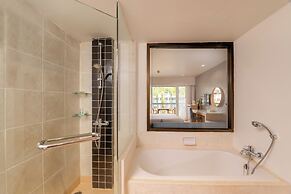 The Briza Beach Resort Khaolak