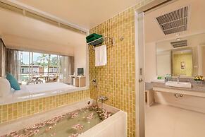 The Briza Beach Resort Khaolak