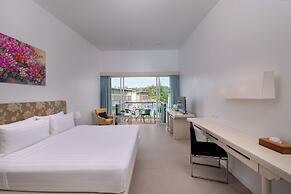 The Briza Beach Resort Khaolak