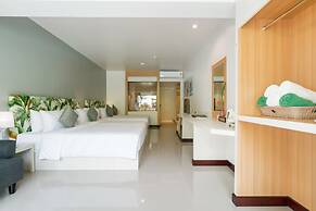 The Briza Beach Resort Khaolak