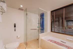 The Briza Beach Resort Khaolak