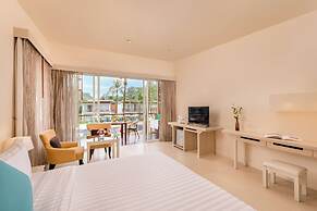 The Briza Beach Resort Khaolak