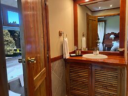 Charming Luxury Lodge & Private Spa