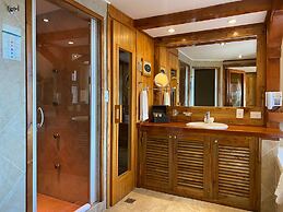 Charming Luxury Lodge & Private Spa