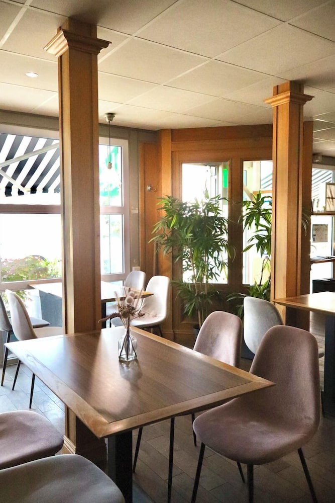Brit Hotel Essentiel Reims Taissy