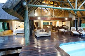 Rhino River Lodge