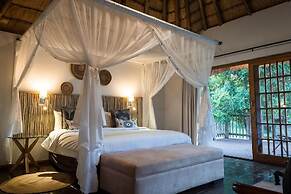 Rhino River Lodge
