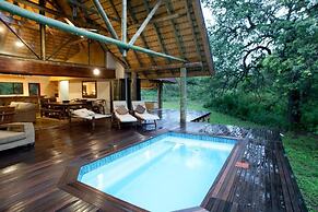Rhino River Lodge