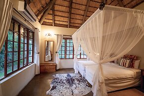 Rhino River Lodge
