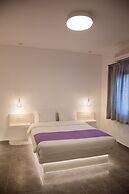 Markakis Studios Fira