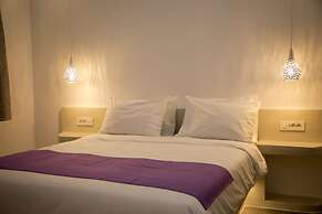 Markakis Studios Fira