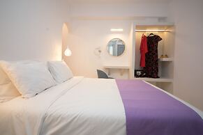 Markakis Studios Fira