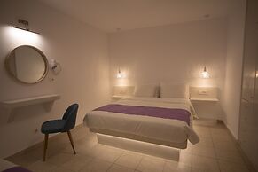 Markakis Studios Fira