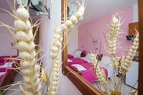 Athena Apartments & Studios