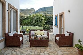 Athena Apartments & Studios