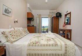 Athena Apartments & Studios